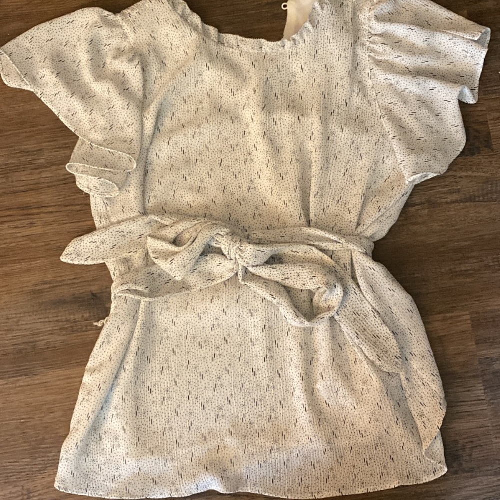 White blouse with ties at waste